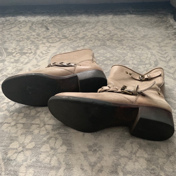 Boots - Picture 4 of 4